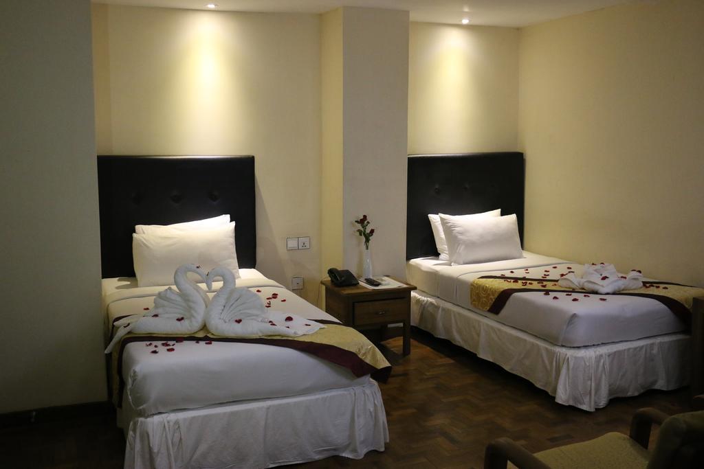 Queen's Park 3* Yangon
