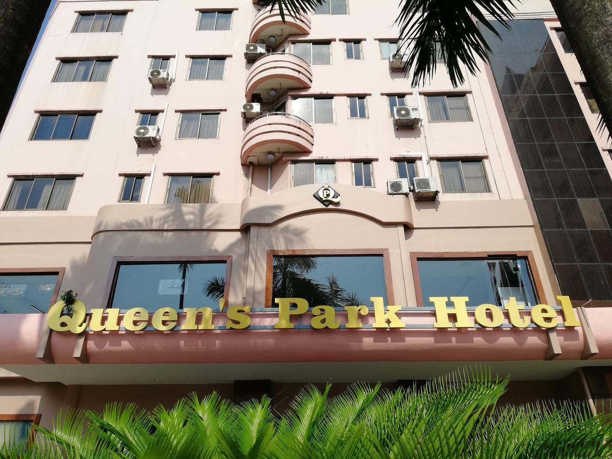 Hotel Queen's Park 3*