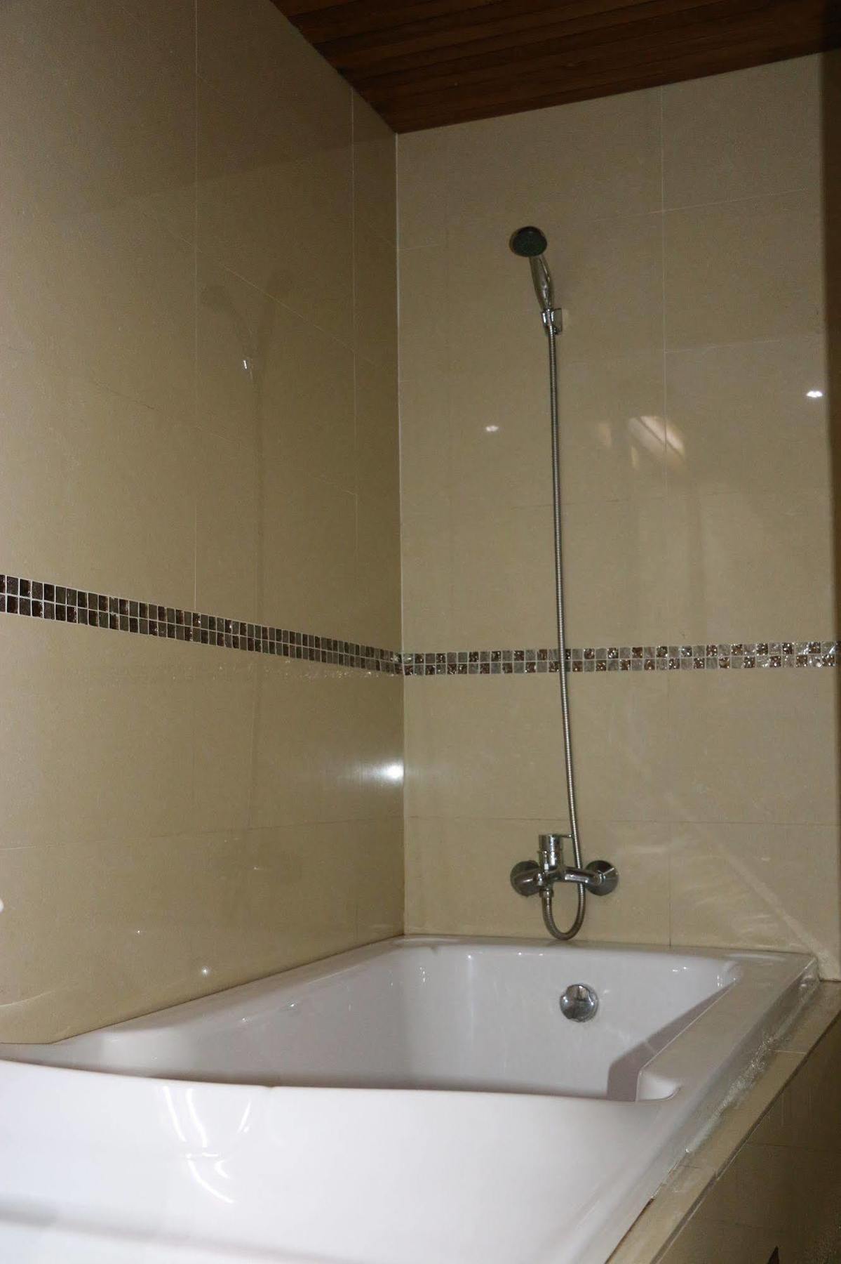 Queen's Park Hotel 3*