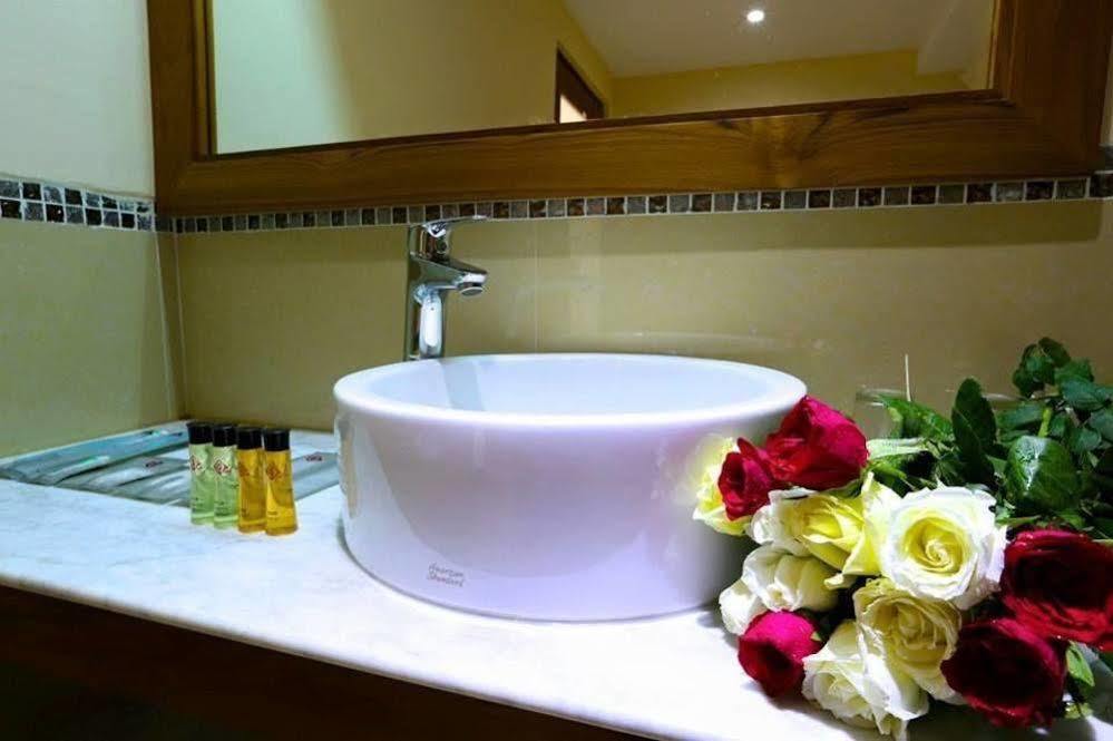 Hotel Queen's Park 3*