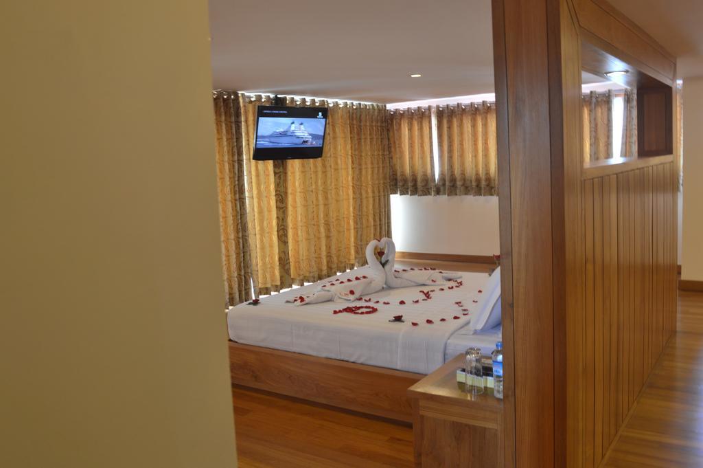 Hotel Queen's Park Yangon