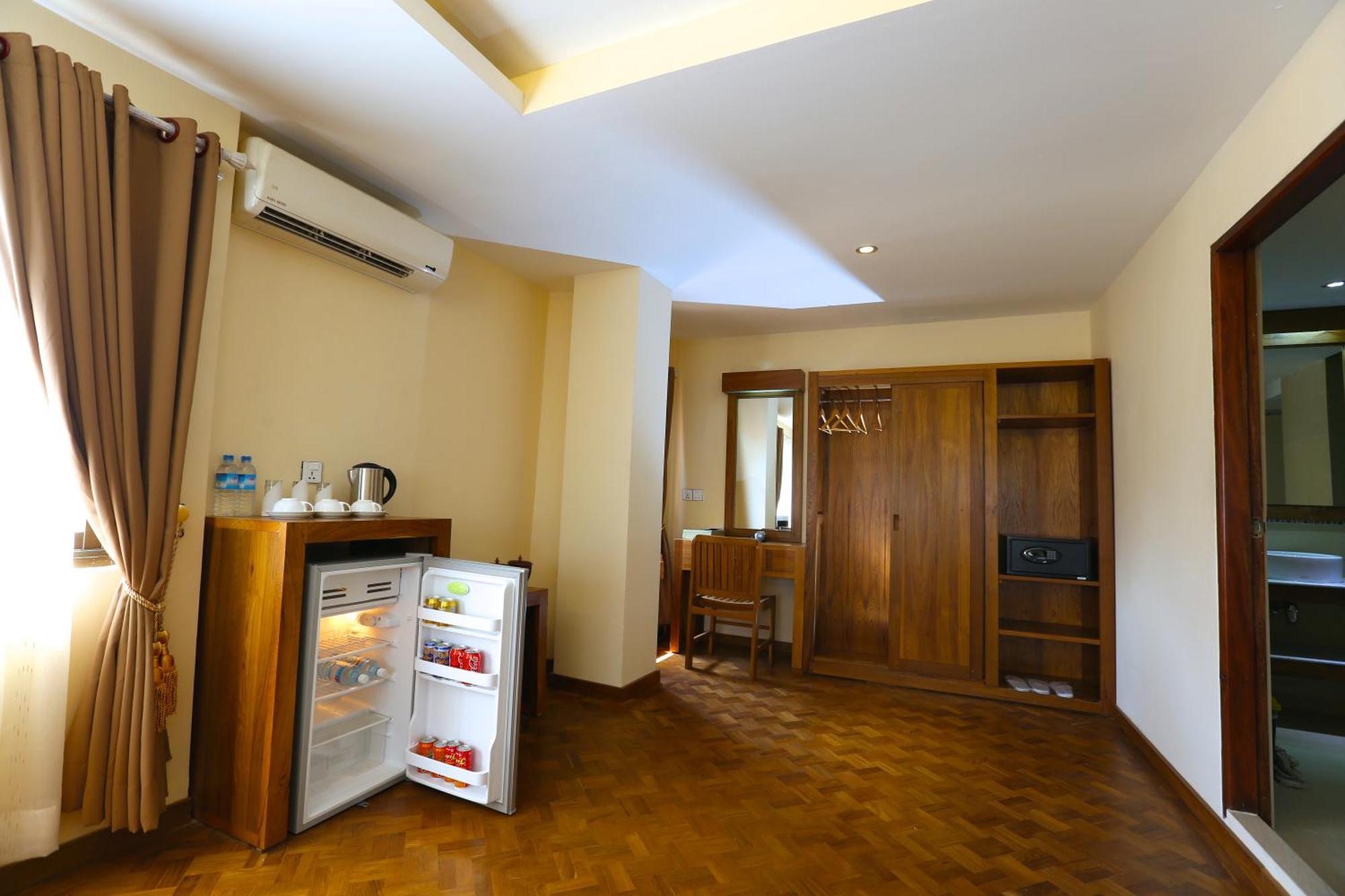 Queen's Park Hotel Yangon