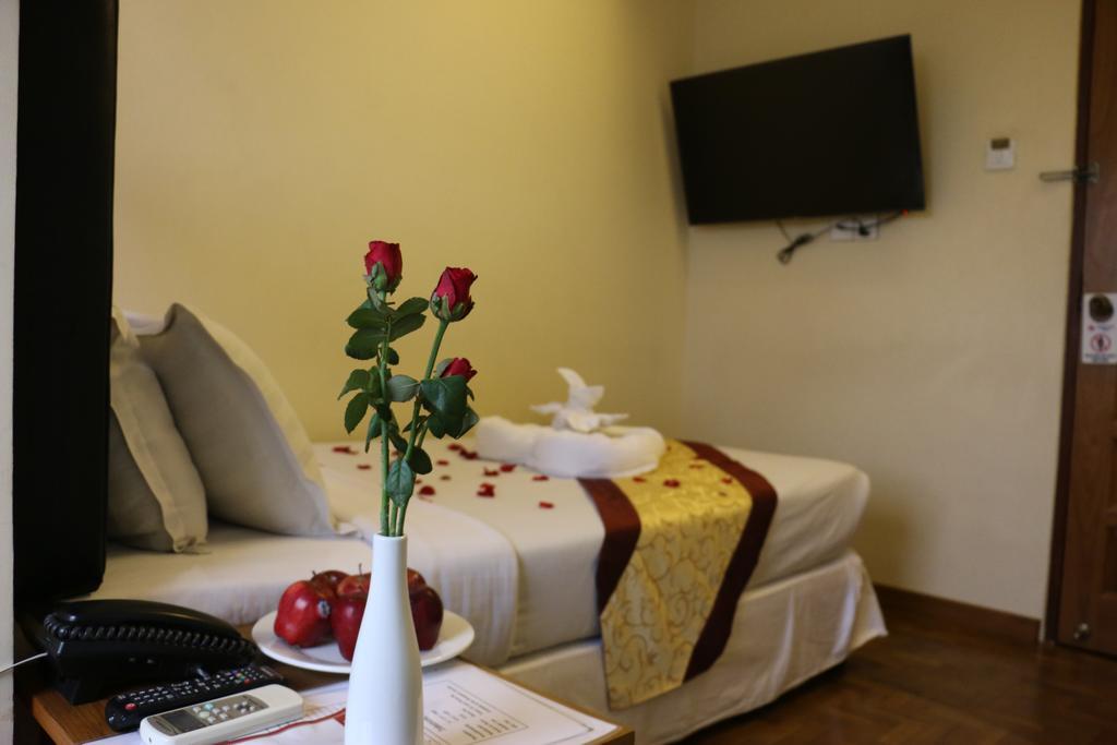 Hotel Queen's Park 3*