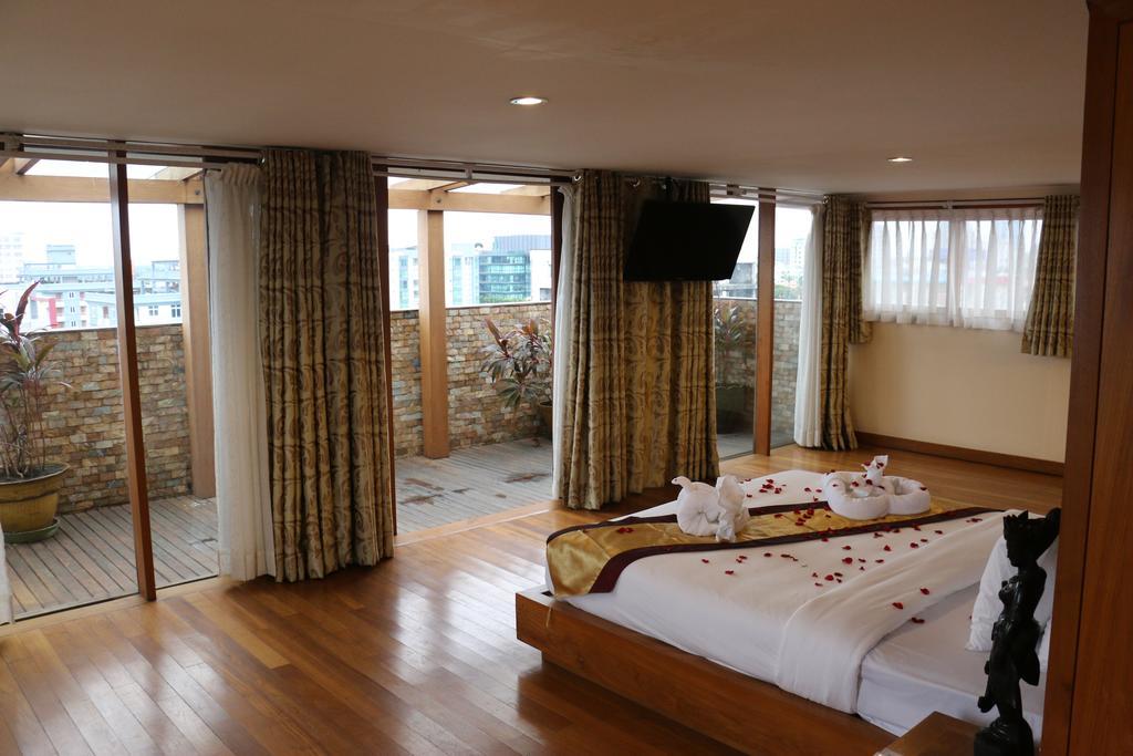 Hotel Queen's Park 3*