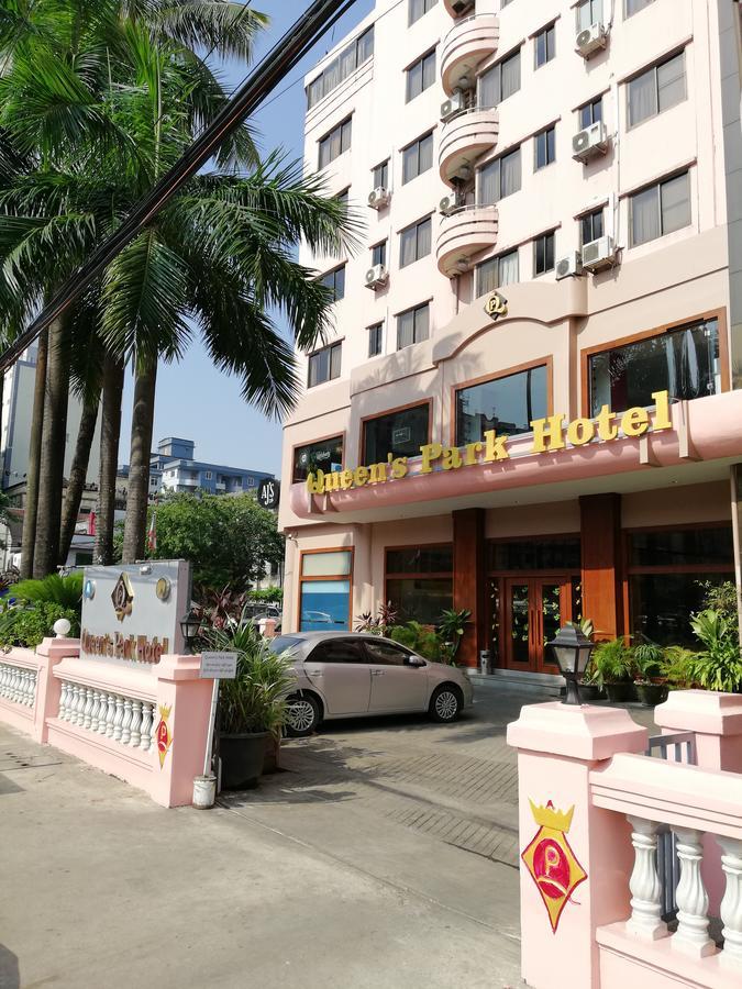Hotel Queen's Park 3*
