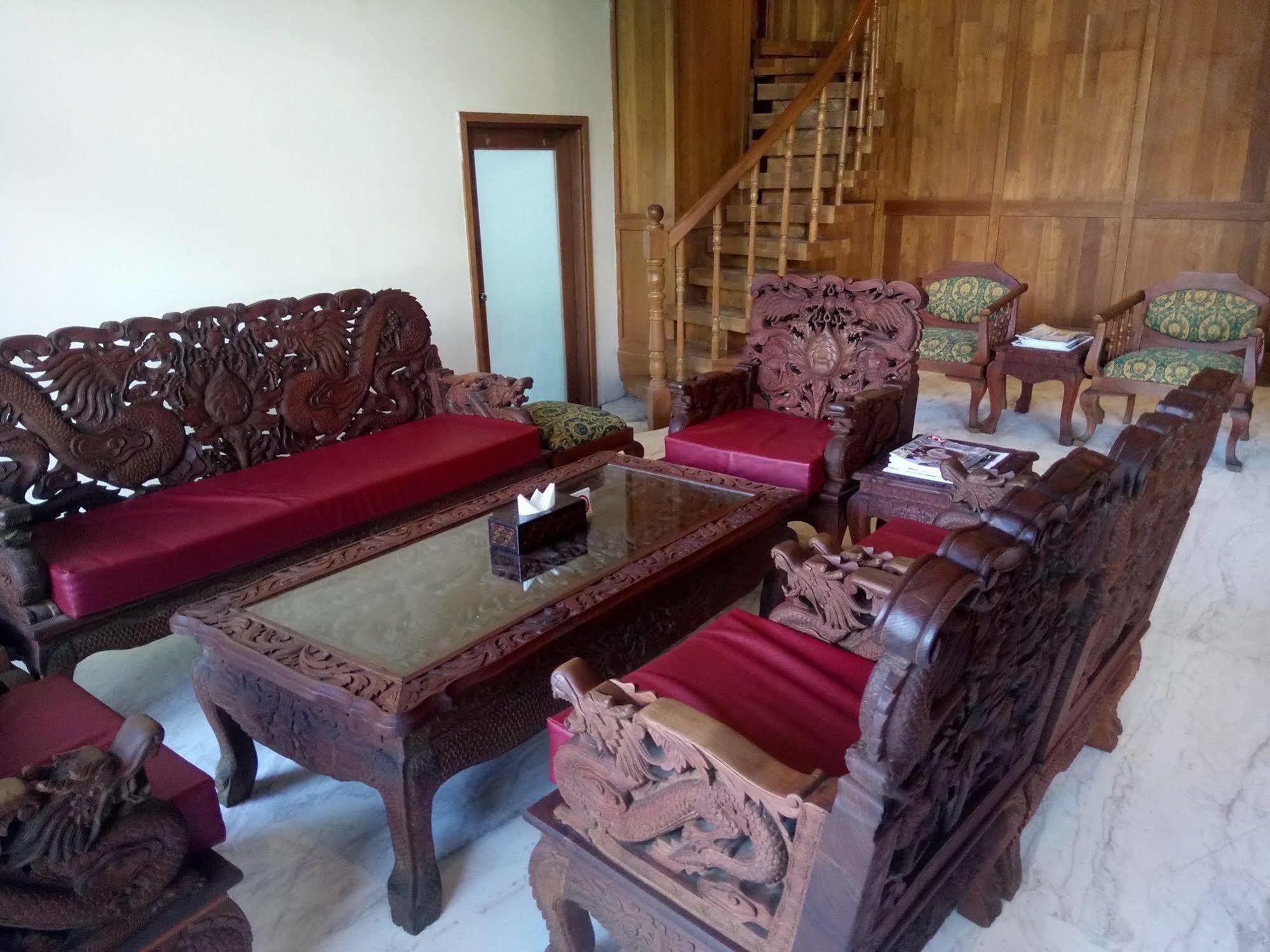 Queen's Park 3* Yangon